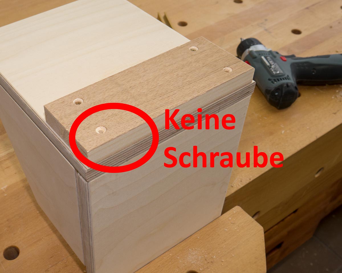 Achtung, im Bereich wo gefräst wird, dürfen keine Schrauben sein!