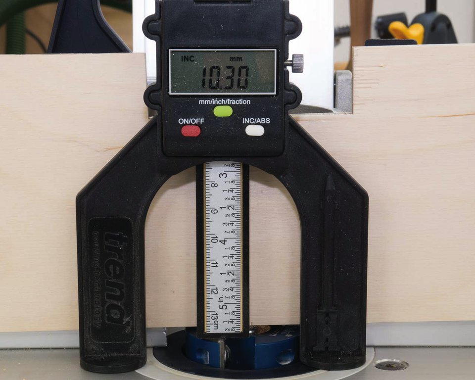 Der Zapfen wird etwas mehr als 10 mm abgesetzt.