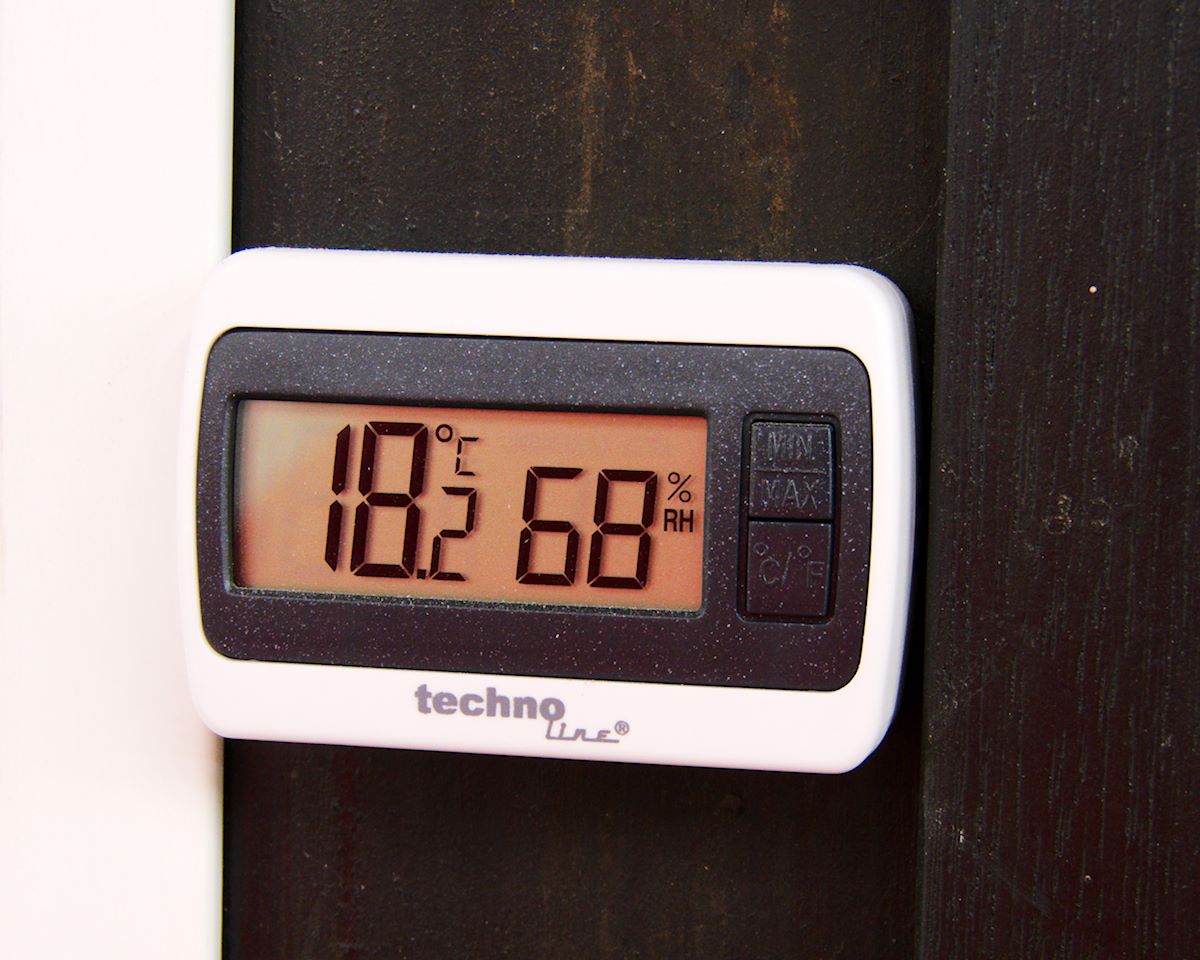 Je wärmer es ist, umso schneller bindet der Leim ab. Unter 10° Celsius sollte es aber auch nicht sein.
