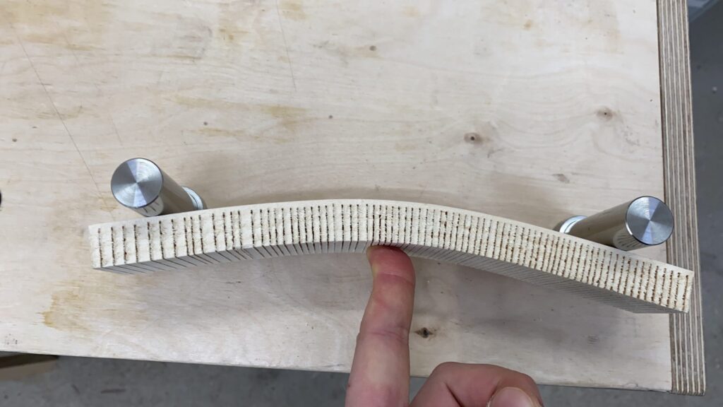 Biegetest mit geschlitztem Werkstück