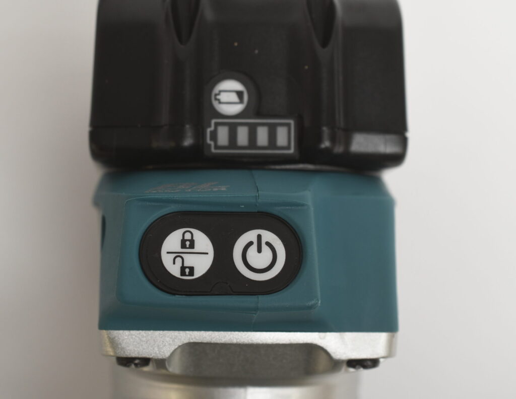 Schalter mit Akku bei der Makita Akku-Fräse