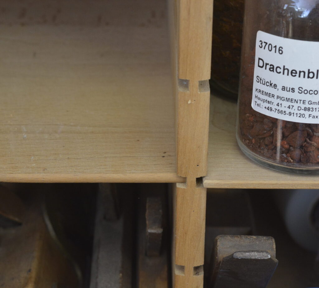 Mit variablen Buchenplatten lässt sich jeder Schrank ganz einfach nachrüsten.