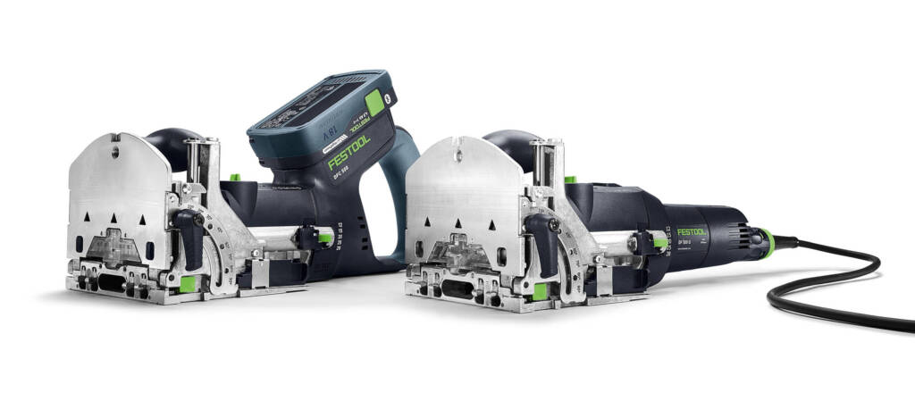 Zwei Domino-Verbindungssysteme von Festool, links akkubetrieben, rechts mit Netzkabel.